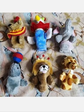Restoration Hardware Set of 6 Circus Animals Plush Finger Puppets Murdock Ross